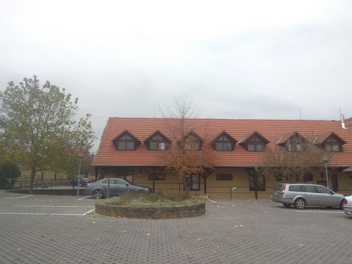 Hotel Statek Olšany Exteriér fotografie